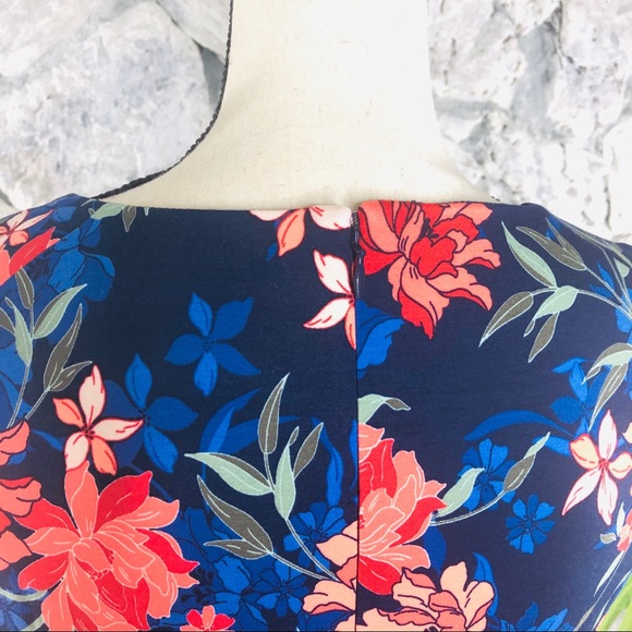 Lands’ End Floral Hawaiian Sheath Dress Sz 4 - Picture 6 of 8
